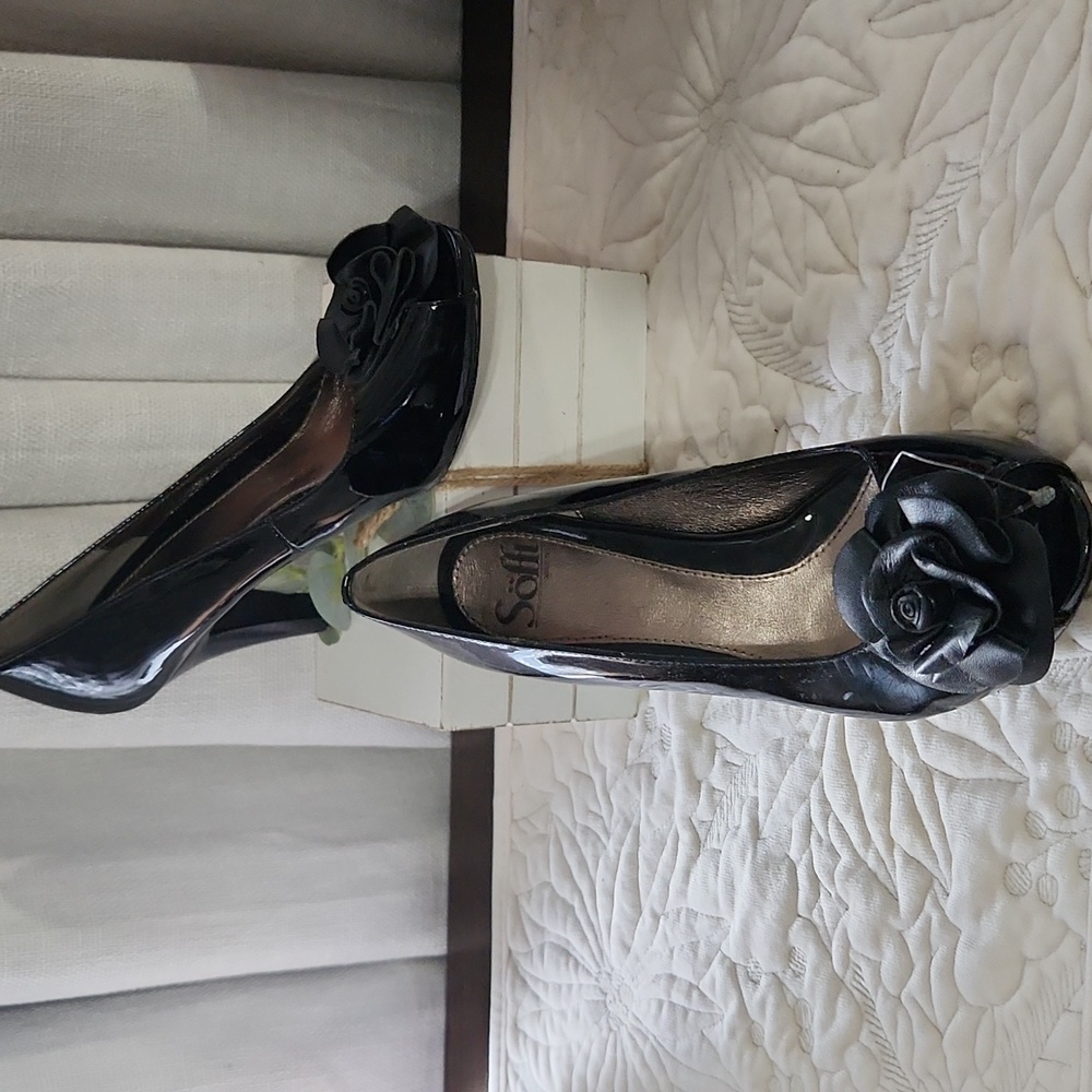 NEW black heels